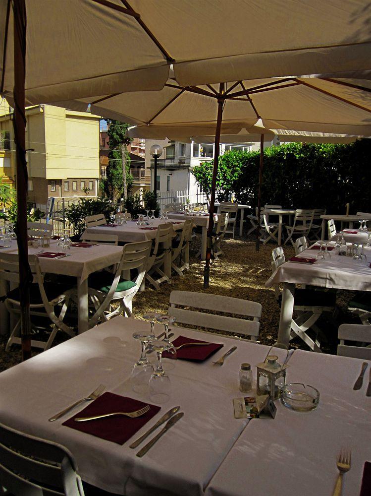 Hotel Ristorante Il Caminetto Diano Marina Dış mekan fotoğraf