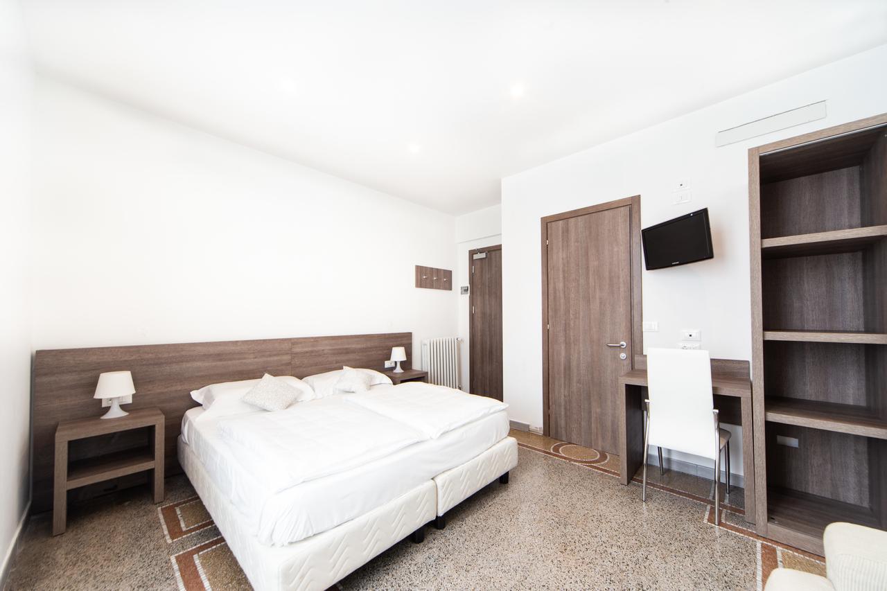 Hotel Ristorante Il Caminetto Diano Marina Dış mekan fotoğraf