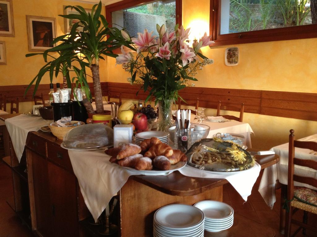 Hotel Ristorante Il Caminetto Diano Marina Dış mekan fotoğraf